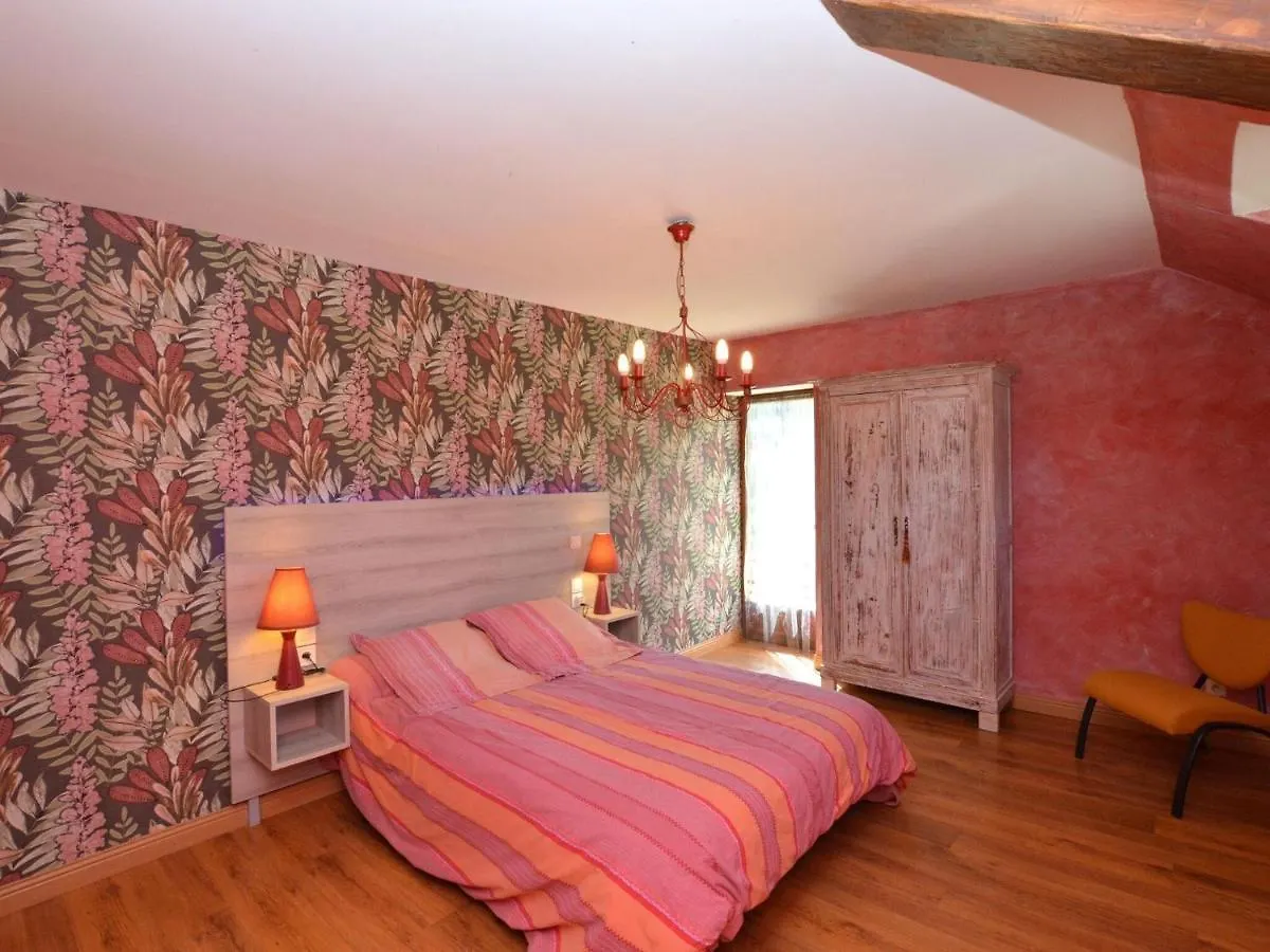 Charming Holiday Home With Pool Lavercantière